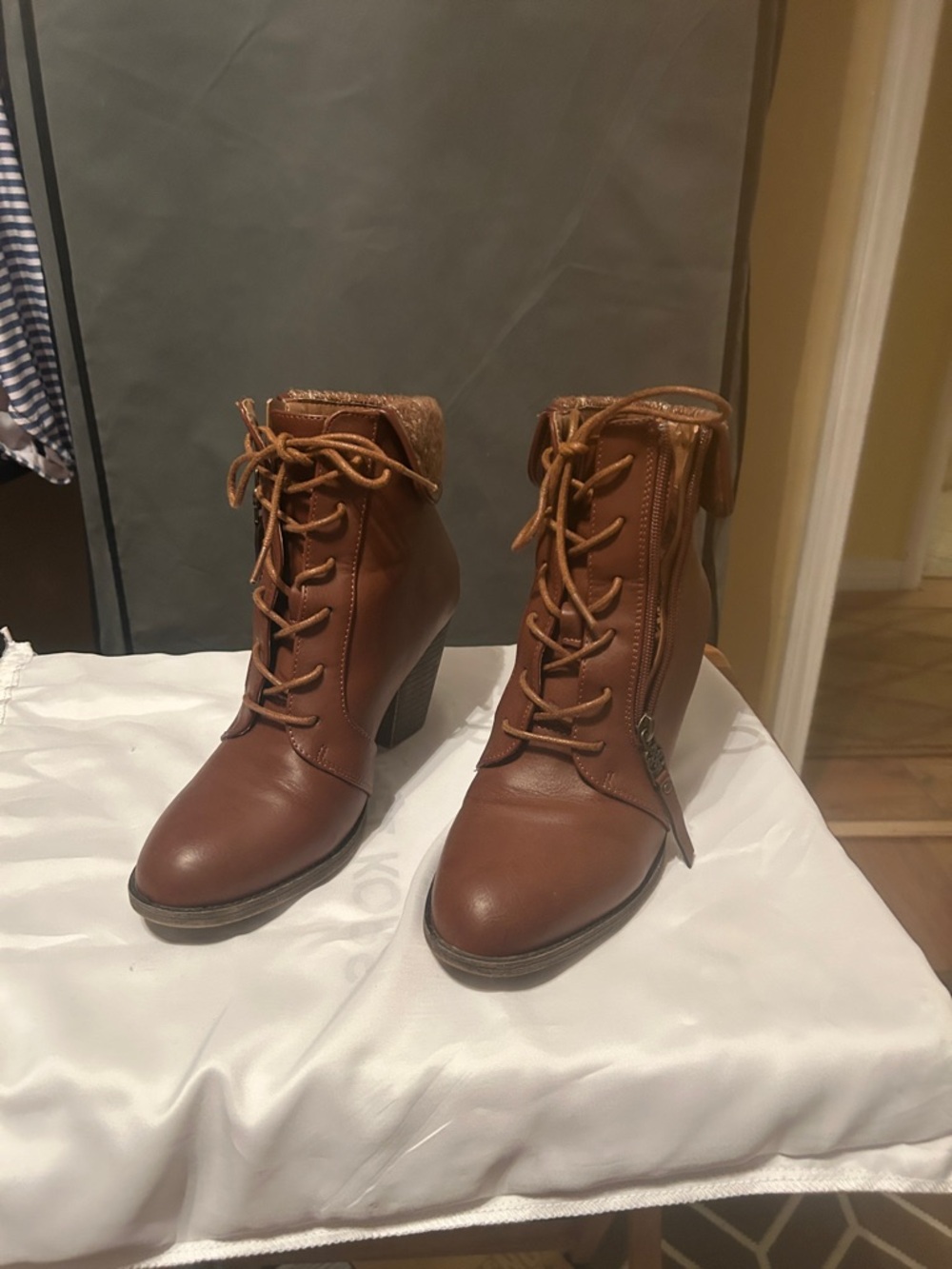Daisy Fuentes Brown Lace-Up Ankle Boots